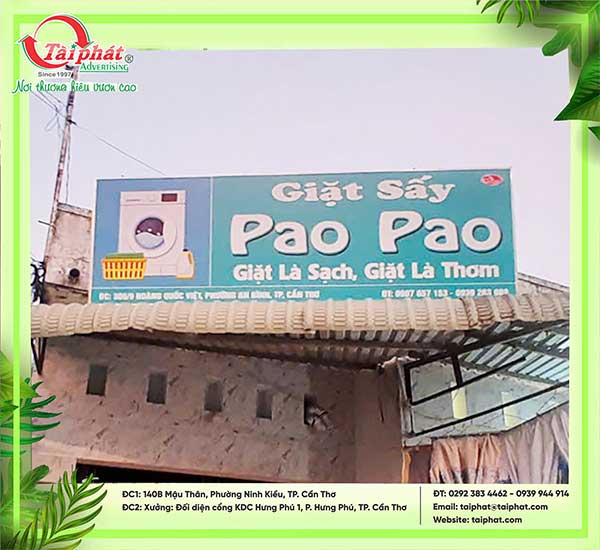 Với chất liệu bạt hiflex in KTS ph&ugrave; hợp với những bảng hiệu đặt ngo&agrave;i trời, m&agrave;u sắc bắt mắt sẽ thu h&uacute;t quảng c&aacute;o
